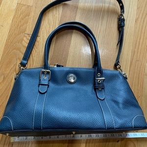 EUC Dooney & Bourke handbag w/ matching wristlet